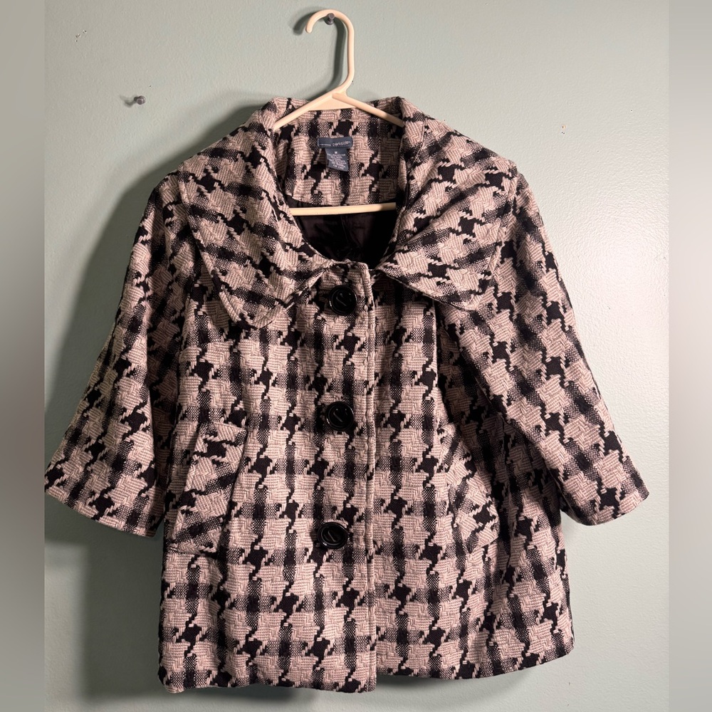 3/4 sleeve button up coat . Size medium.